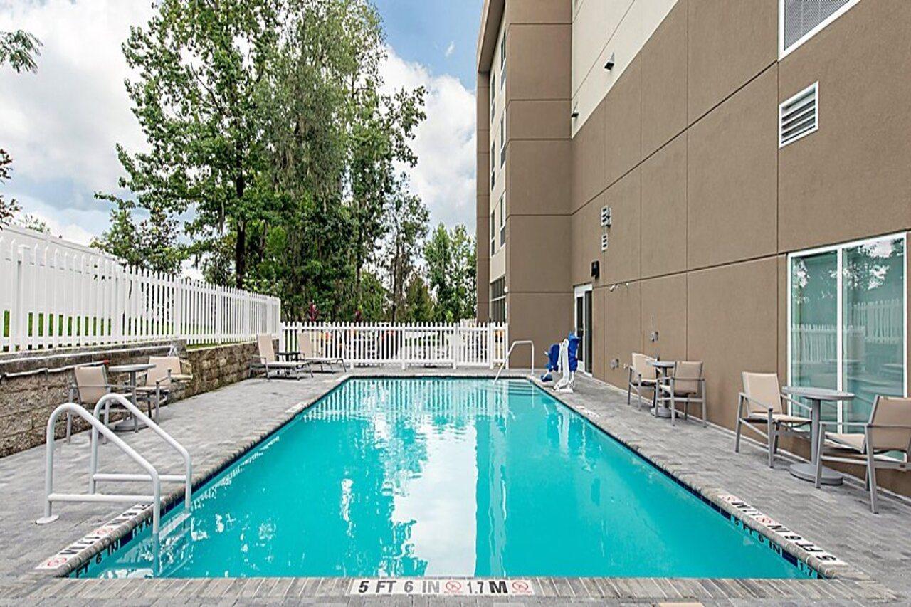Holiday Inn Express Melbourne West By Ihg West Melbourne Exterior photo