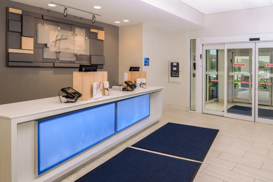Holiday Inn Express Melbourne West By Ihg West Melbourne Exterior photo