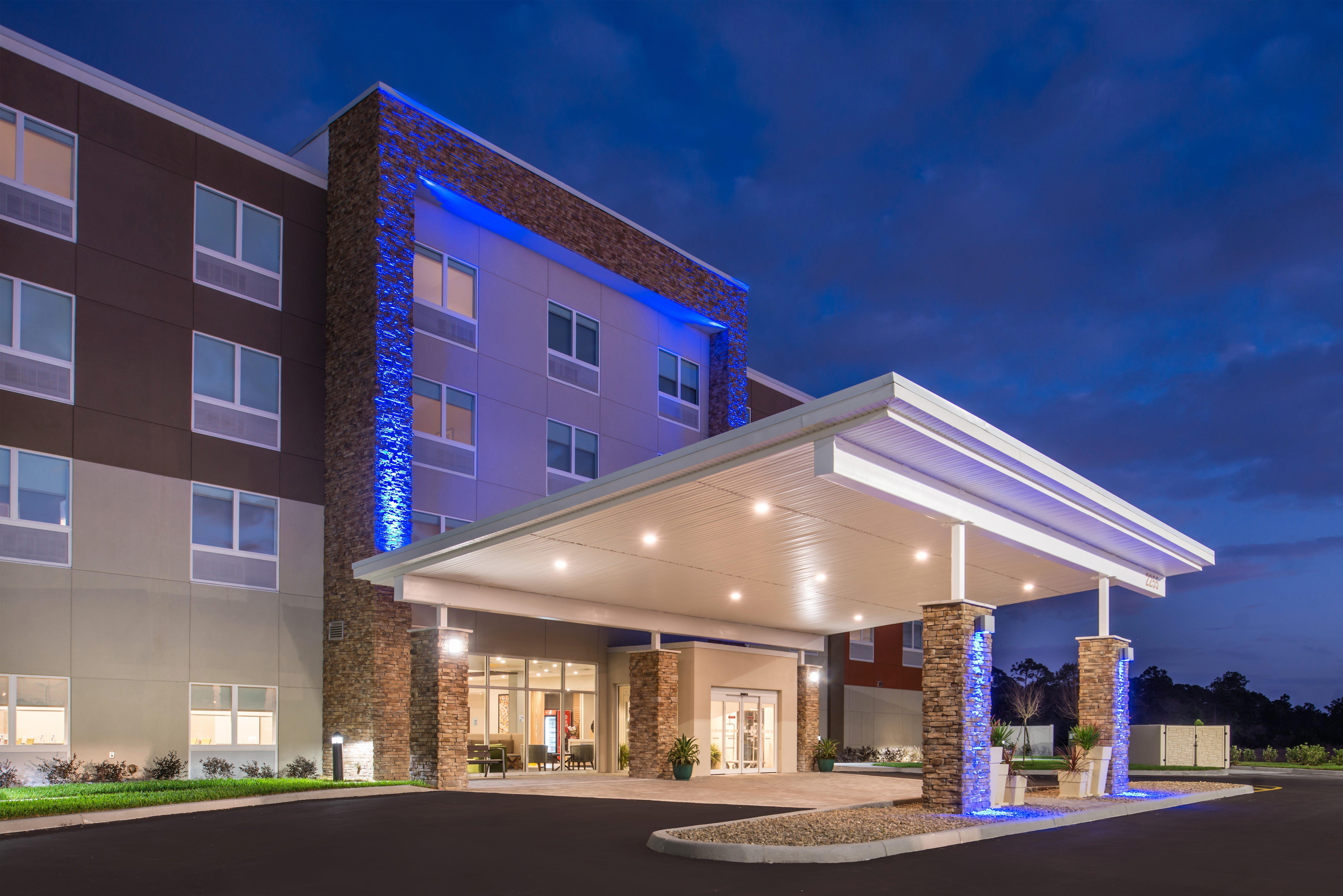 Holiday Inn Express Melbourne West By Ihg West Melbourne Exterior photo